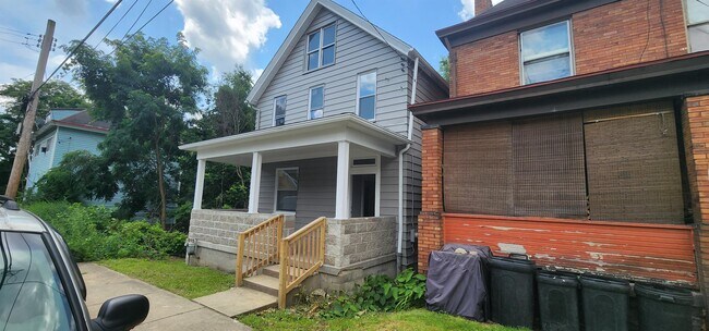 Foto del edificio - 2739 Bergman St