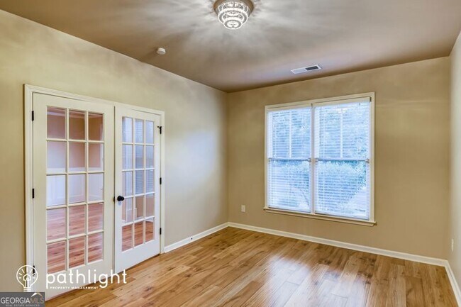 Building Photo - 4499 Sierra Creek Dr NE