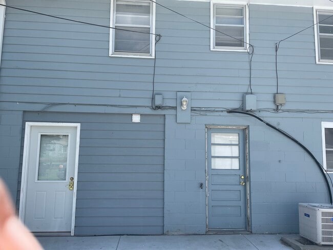 Photo - Blondo Street Apartment