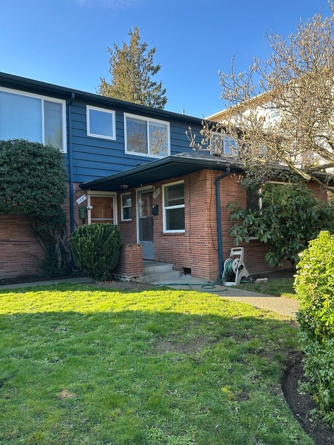 Photo - 4300 SW Seattle St Apartment