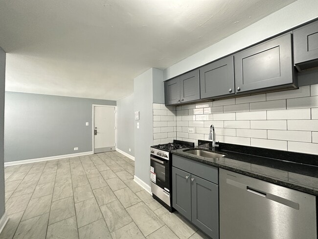 Building Photo - 6725 N California Ave