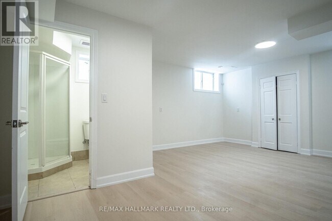 Building Photo - 118 Fairholme Ave