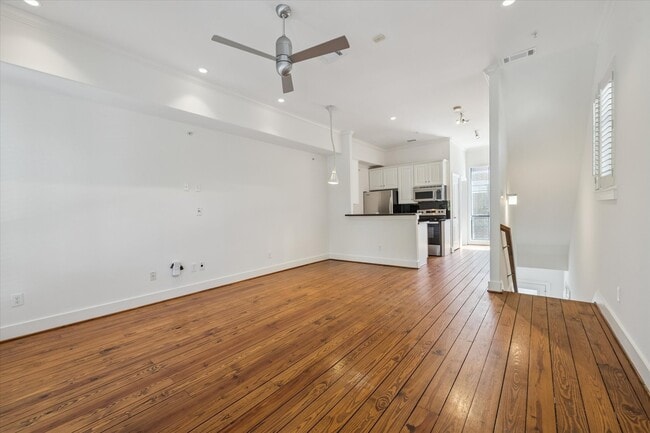 Foto del edificio - 100 McGowen St