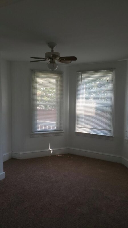 Building Photo - 105 E Holly Oak Rd