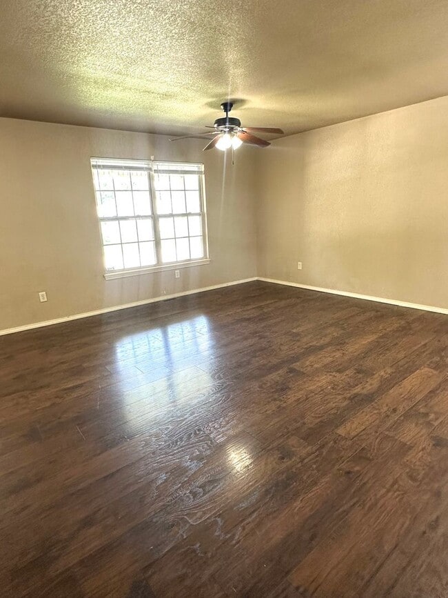 Building Photo - Spacious 3 Bedroom Home with 2-Car Garage
