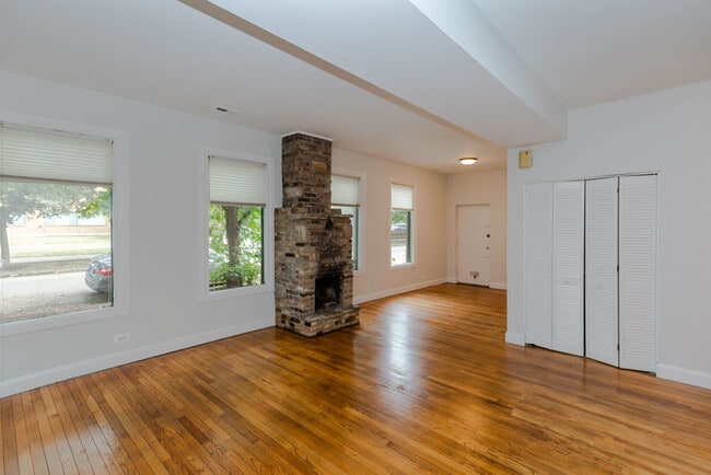 Building Photo - 1251 W Belden Ave