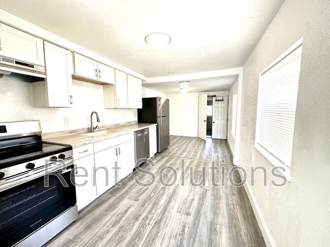 Building Photo - 3905 54th Ave N