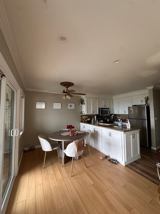 Foto del edificio - 2505 Miramar Ave