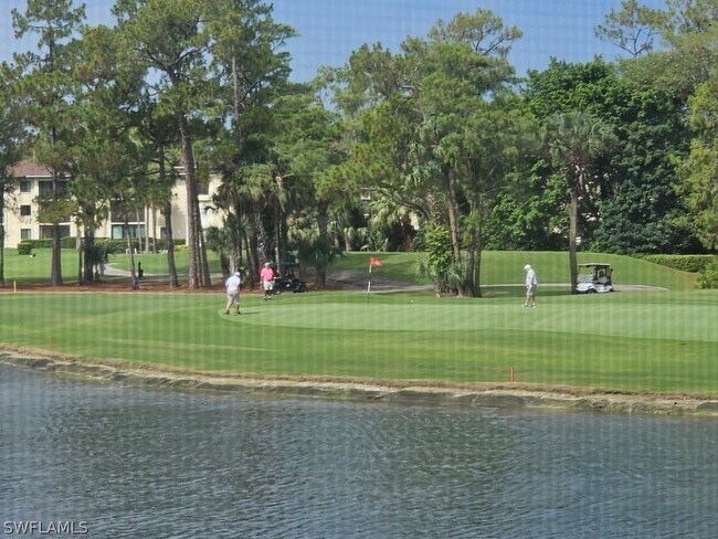 Foto del edificio - 460 Fox Haven Dr