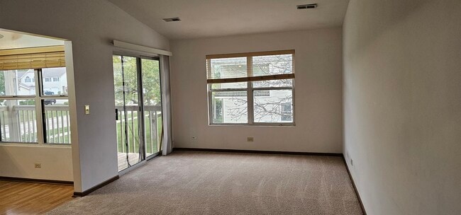 Foto del edificio - 301 Village Creek Dr