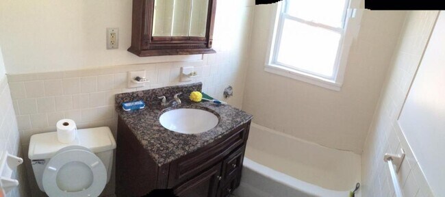 Building Photo - 571 Hyde Park Ave,