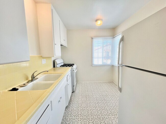 Foto del edificio - Sun-Filled Belmont Shore Apartment