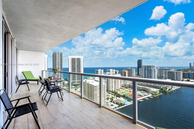 Foto del edificio - 2600 E Hallandale Beach Blvd