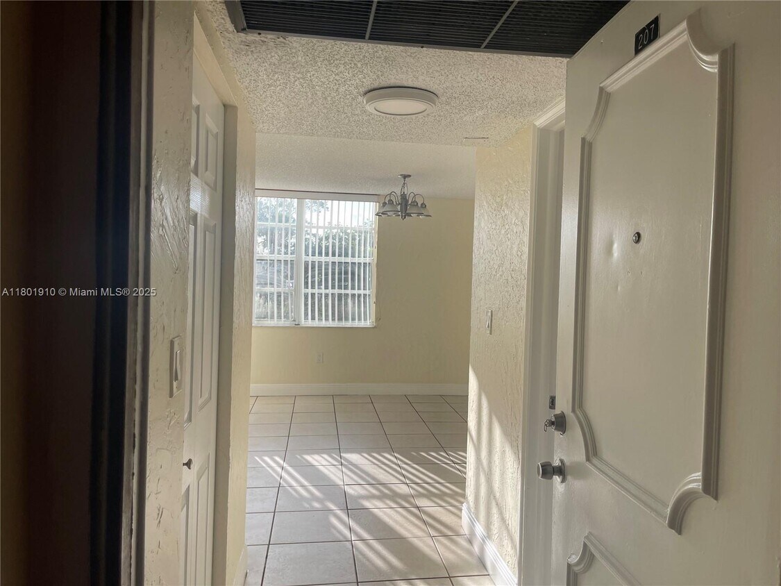 Foto principal - 9495 Evergreen Pl