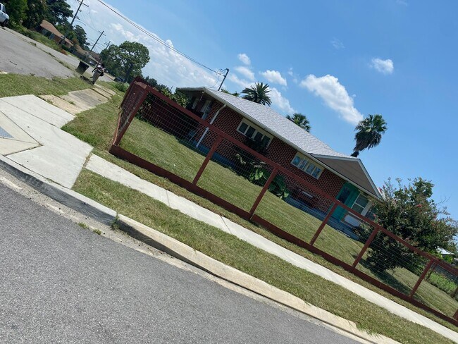 Foto del edificio - 6900 E Laverne St