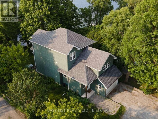 Photo du bâtiment - 274 Douglas Rd