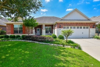 Building Photo - 1111 Majestic Oak