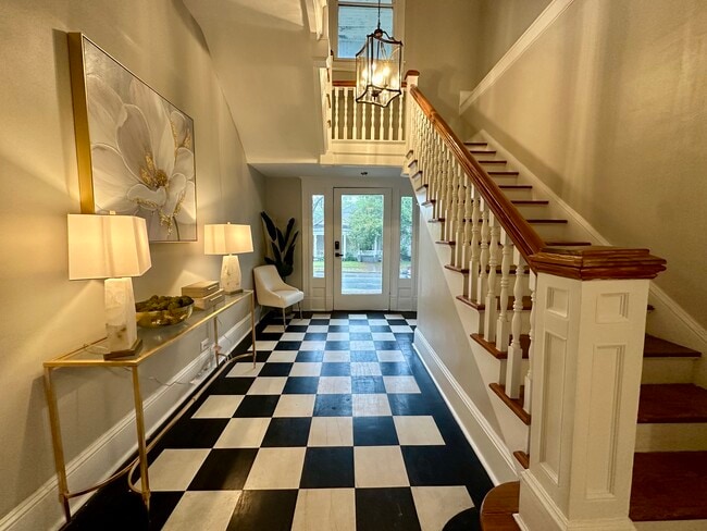 Building Photo - 185 Clisby Pl