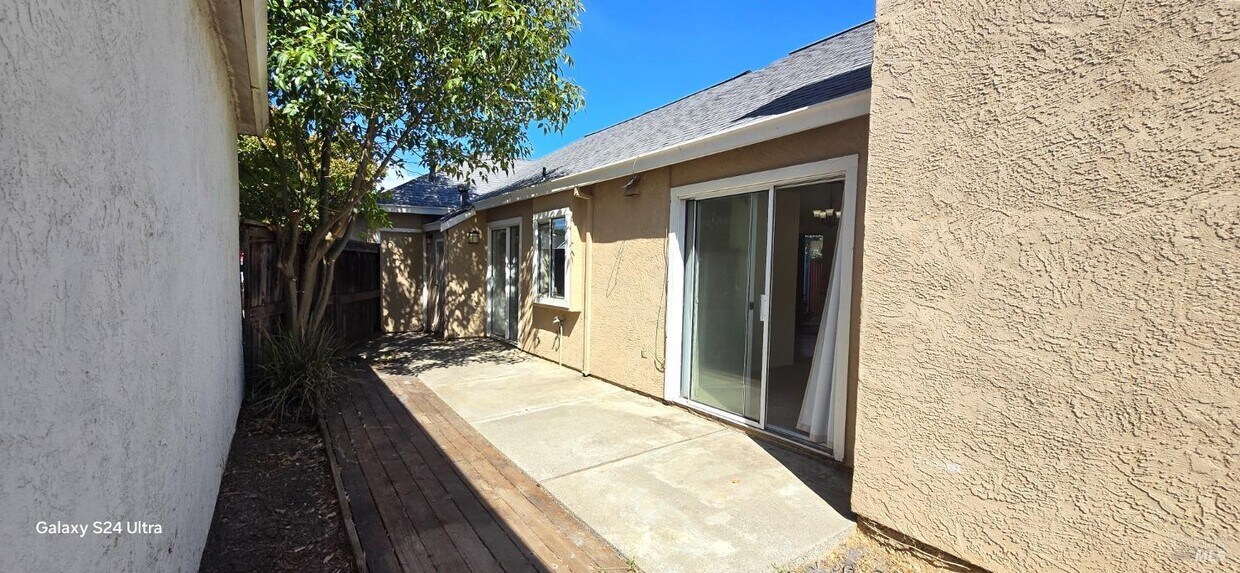 Primary Photo - 1113 Buckthorn Ln