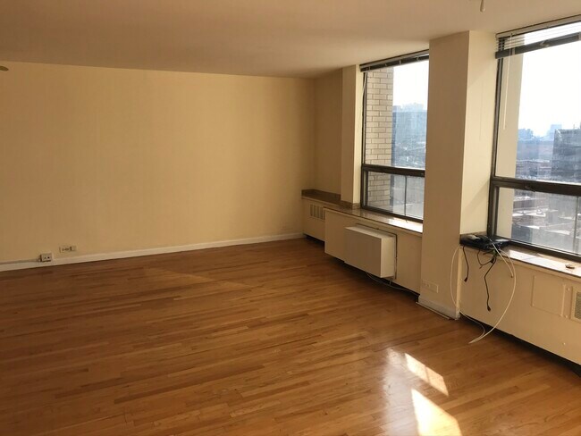 Dining Area - 1355 N Sandburg Ter