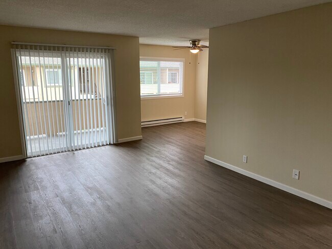 Building Photo - 3295 Brookdale Dr