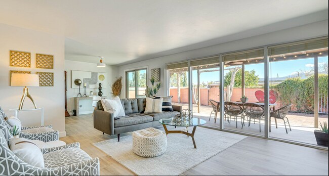 Sala de estar - 2217 S Oak Park Dr