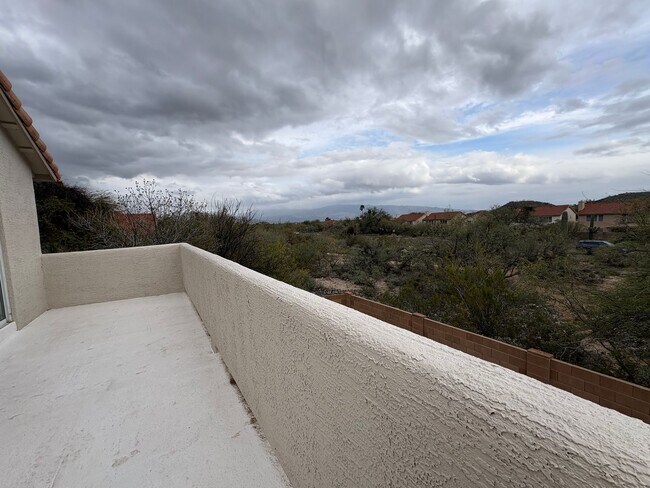 Foto del edificio - Spacious 4BR/3BA Two-Story Home Near Sabino Canyon
