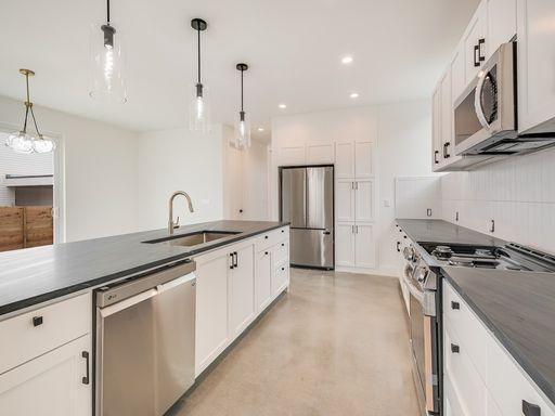 Foto del edificio - 7006 Bennett Ave