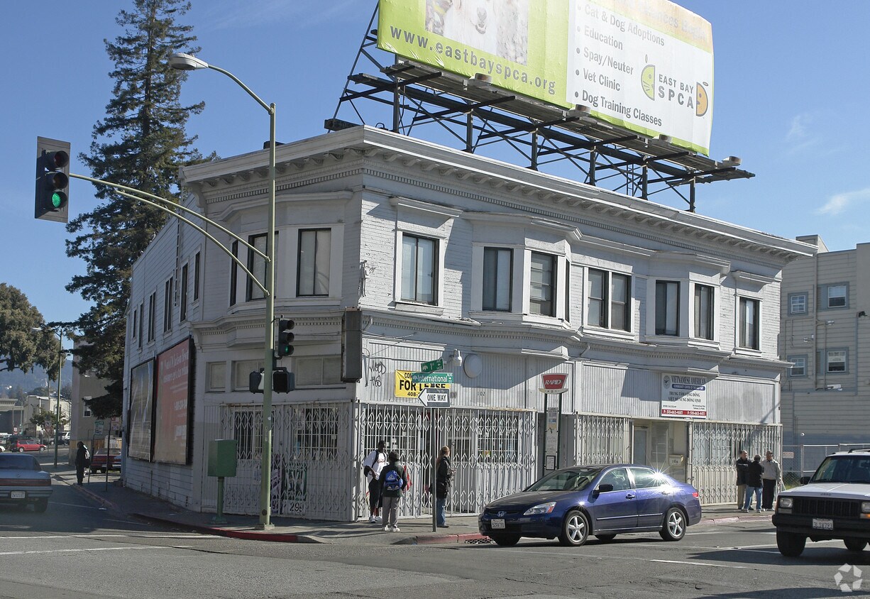 Building Photo - 102-106 International Blvd