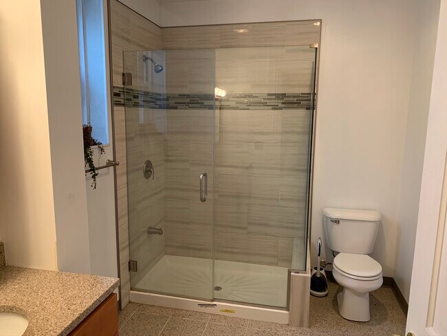 shower - 2900 S Quinn St