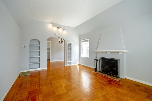Building Photo - 3 Winchester Pl