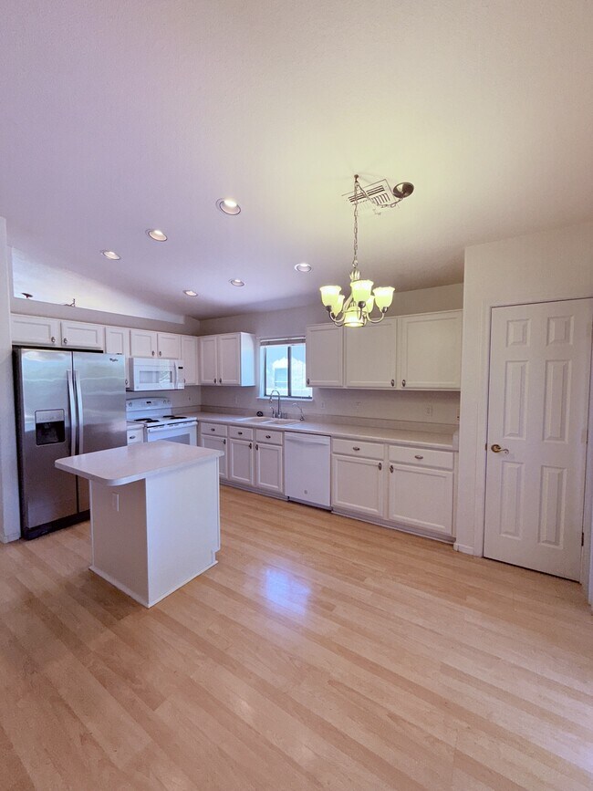 Foto del edificio - 8010 N Siskiyou Dr
