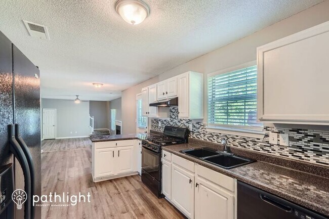 Foto del edificio - 627 Lakewater Estates Ln