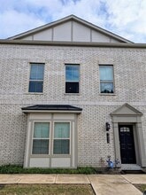 Building Photo - 1924 Bel Air Dr
