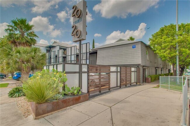 Foto del edificio - 2020 S Congress Ave