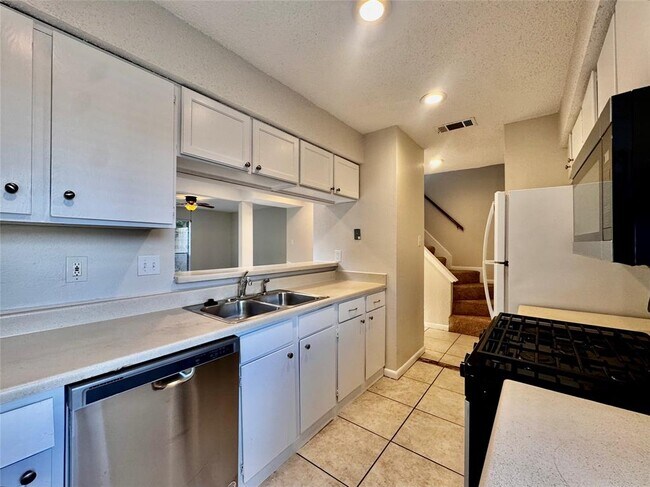 Building Photo - 8106 Hood Cir