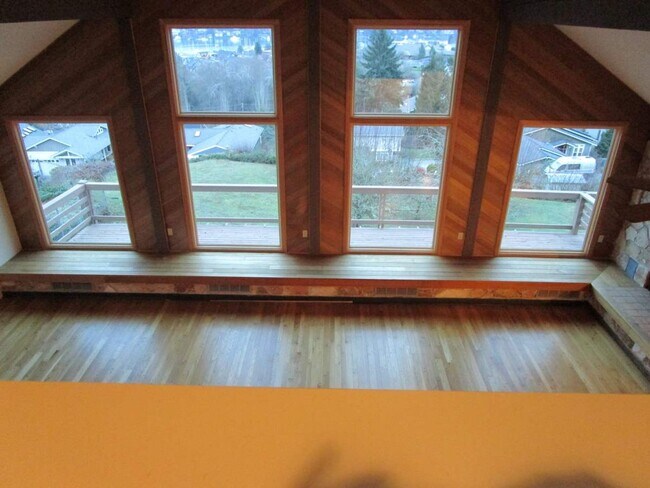 Building Photo - View Home in Downtown Gig Harbor
