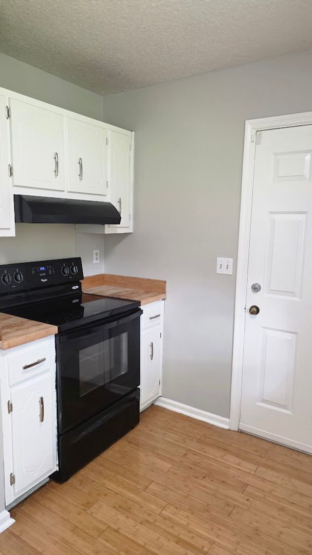 Foto del edificio - Charming Home Right off Winchester Rd