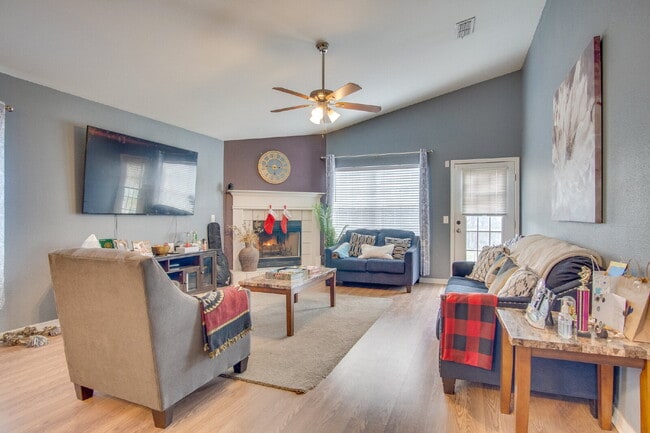 Foto del edificio - Move-in Special- $250 off the first month's rent.- Spacious 3 Bedroom Home Minutes from Downtown ...