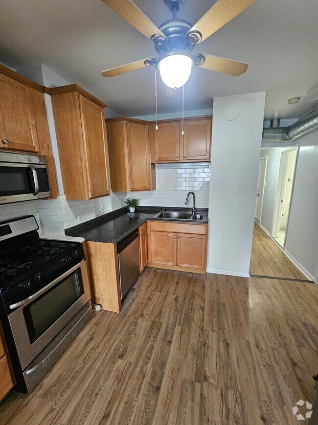 Building Photo - 2125 N Lorel Ave