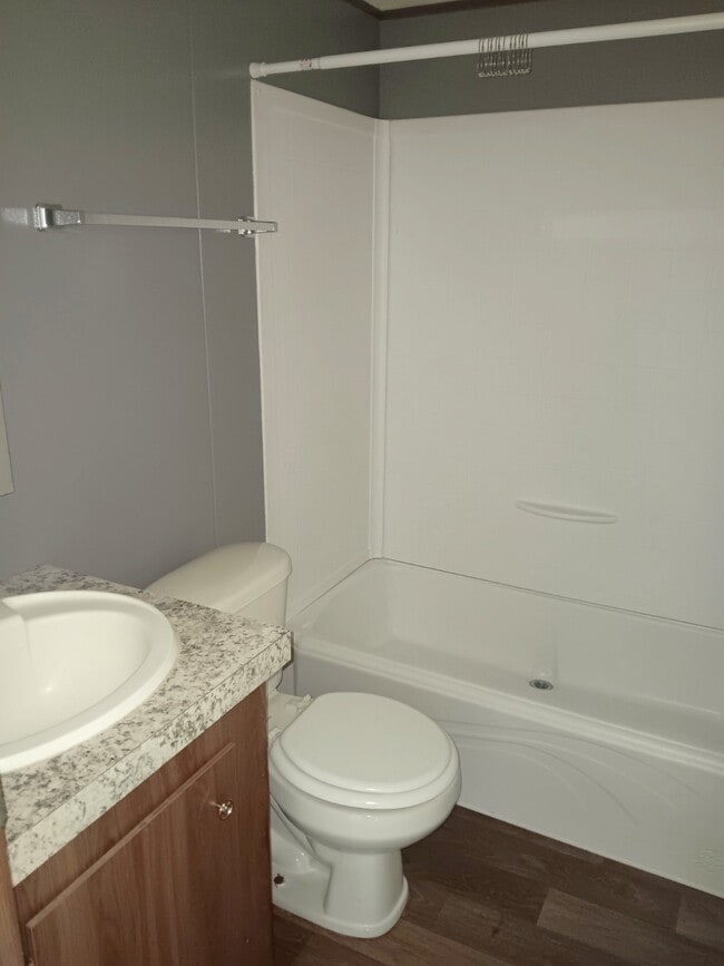 Building Photo - 570 Banjo Way