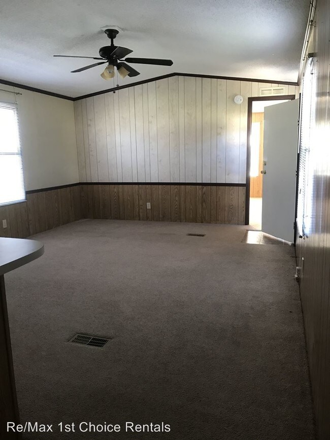 Building Photo - 2 br, 2 bath House - 2 Pine Rd.