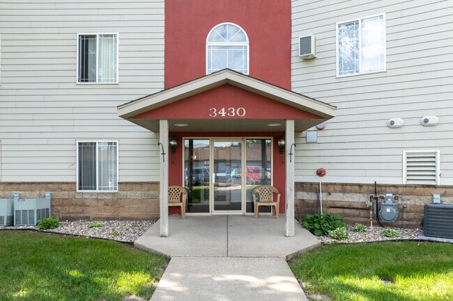 Building Photo - Pinehurst Apartments