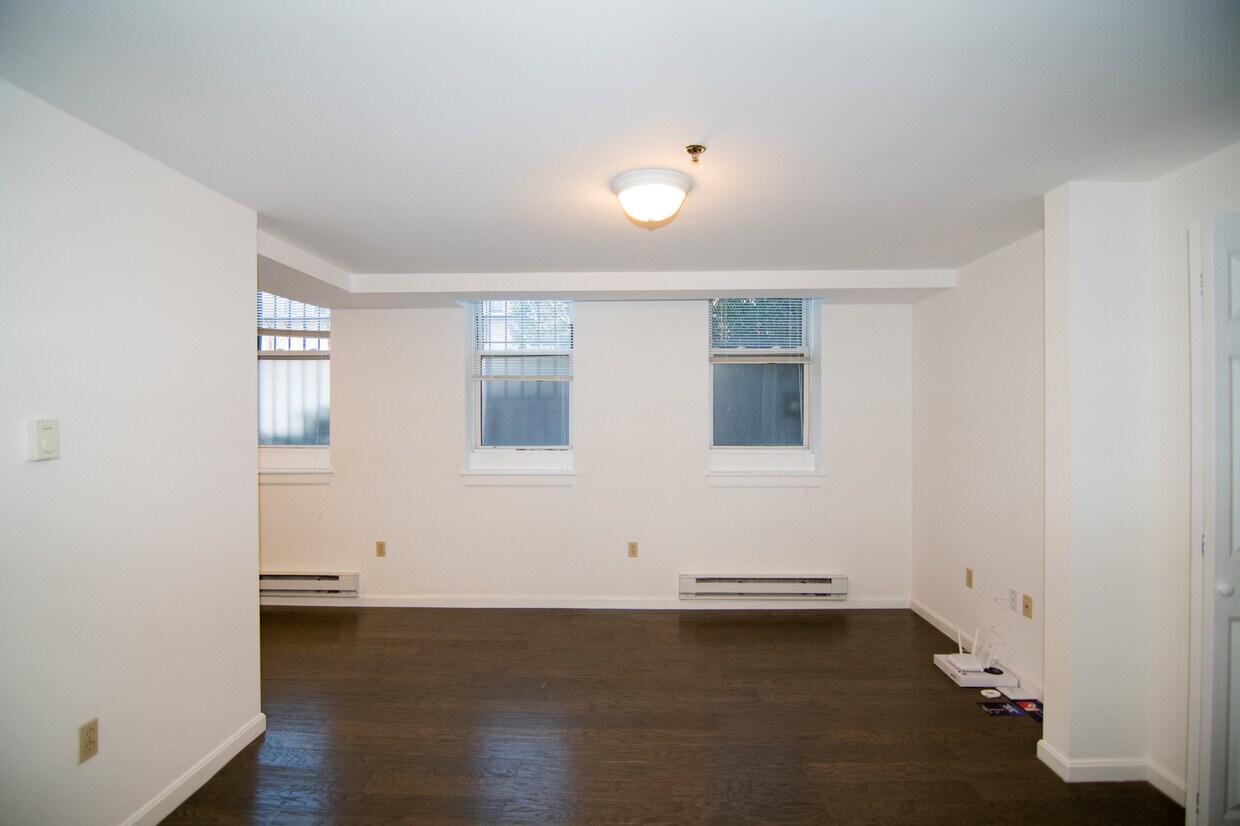 Building Photo - 28 Queensberry St