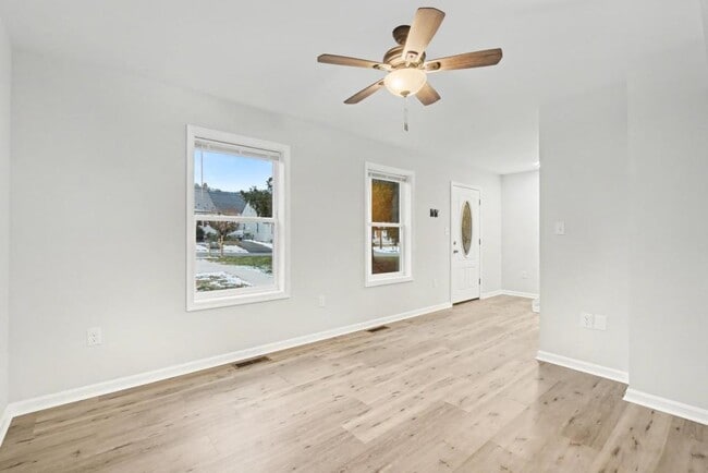 Foto del edificio - 239 W Broad St