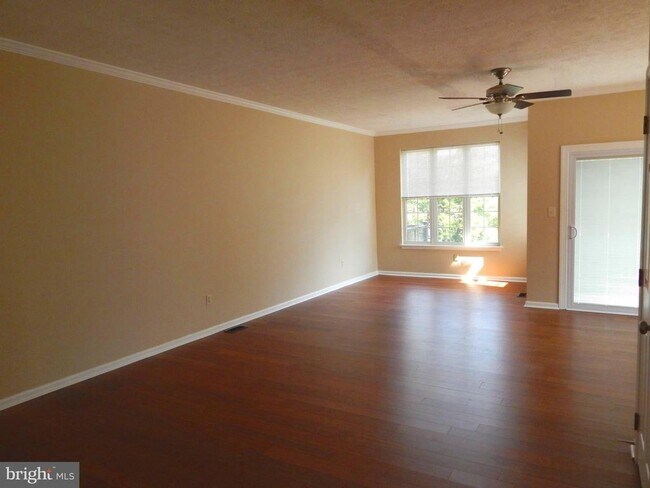Foto del edificio - 862 N Waterford Ln