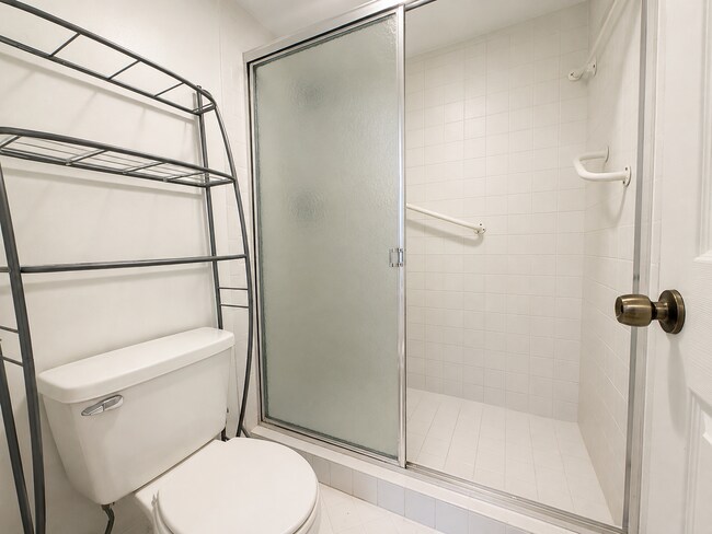 Foto del edificio - "Experience Luxury Living: Spacious 2-Bed, 2-Bath Condo in North Palm Beach!"