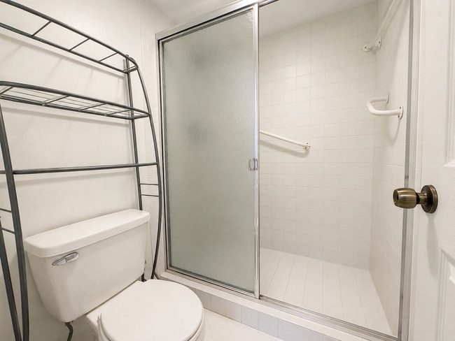 Building Photo - "Experience Luxury Living: Spacious 2-Bed, 2-Bath Condo in North Palm Beach!"