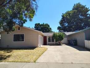 Building Photo - 932 Inez Dr