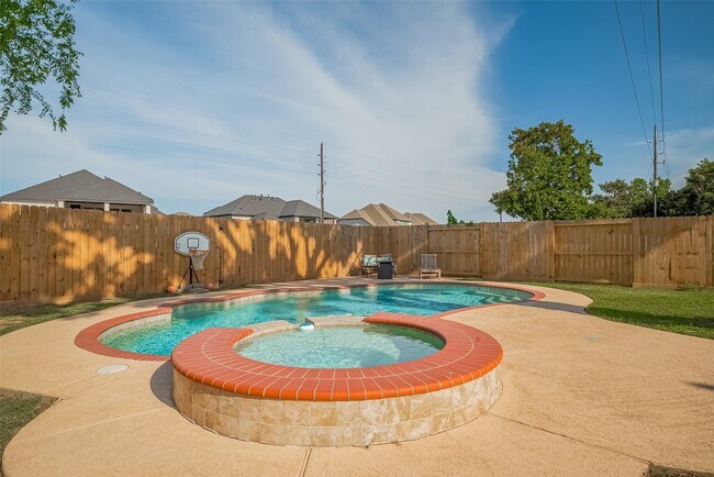 Foto del edificio - 3102 Colonel Ct Dr